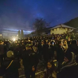 Након величанствене молитвене литије, у манастиру Ђурђеви Ступови служен Молебан