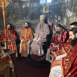 Владика Јоаникије богослужио у манастиру Ђурђеви Ступови