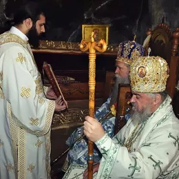 Епископи Јоаникије и Кирило богослужили у Горњем Острогу