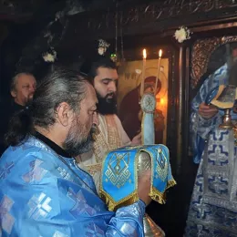 Епископи Јоаникије и Кирило богослужили у Горњем Острогу