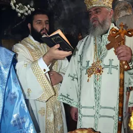 Епископи Јоаникије и Кирило богослужили у Горњем Острогу