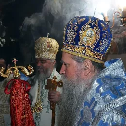 Епископи Јоаникије и Кирило богослужили у Горњем Острогу