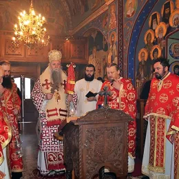 Владика Јоаникије богослужио у Острогу