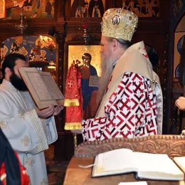 Владика Јоаникије богослужио у Острогу