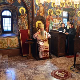 Владика Јоаникије богослужио у Острогу