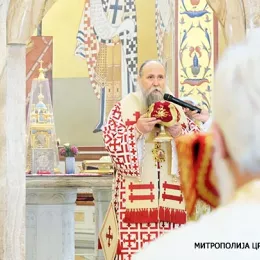 Литургија и четрдесетодневни помен Митрополиту Амфилохију (ВИДЕО)