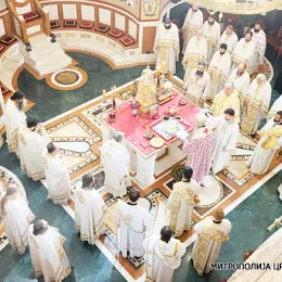Литургија и четрдесетодневни помен Митрополиту Амфилохију (ВИДЕО)