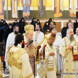 Литургија и четрдесетодневни помен Митрополиту Амфилохију (ВИДЕО)