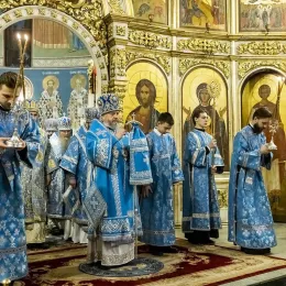 Епископ Методије на свеноћном бденију уочи престоног празника саборног храма Кузбаса