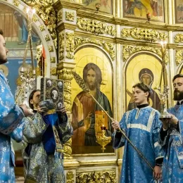 Епископ Методије на свеноћном бденију уочи престоног празника саборног храма Кузбаса