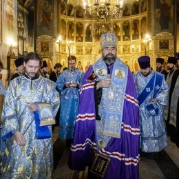 Епископ Методије на свеноћном бденију уочи престоног празника саборног храма Кузбаса
