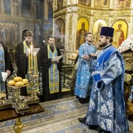 Епископ Методије на свеноћном бденију уочи престоног празника саборног храма Кузбаса