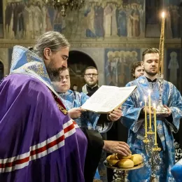 Епископ Методије на свеноћном бденију уочи престоног празника саборног храма Кузбаса