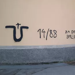 Усташки и неонацистички симболи на храму у Бјеловару