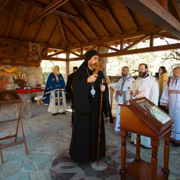 Епископ Методије на литургијском сабрању у манастиру Златеш