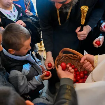 Епископ Методије на Васкрс богослужио у храму Светог Василија Острошког у Никшићу