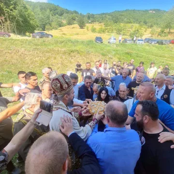 Архијерејска Литургија у Горњем Заостру