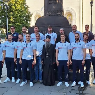 Патријарх Порфирије са златним ватерполистима