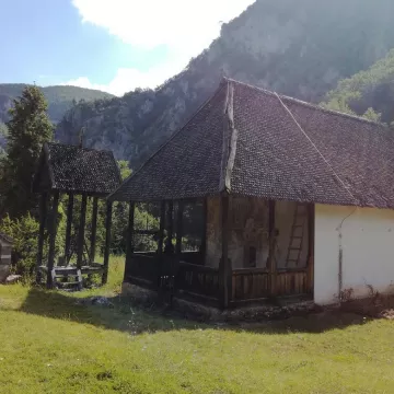 Епископ Методије богослужио у манастиру Подврх