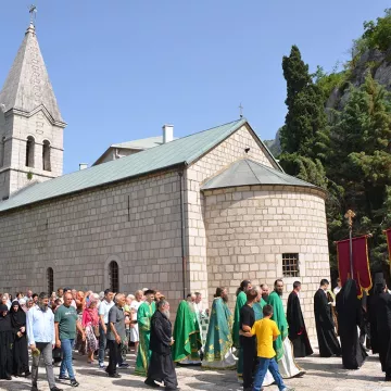 Тројичиндан саборно и молитвено прослављен у Острогу