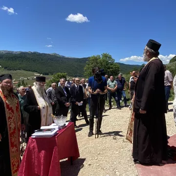 Освећење крста у селу Доња Брезна