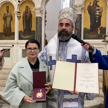 Епископ Методије Орденом Светог Георгија I степена одликовао Мару Тешић