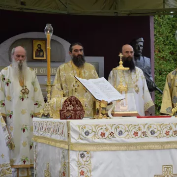 СВЕТА АРХИЈЕРЕЈСКА ЛИТУРГИЈА У БАЗИ 63. ПАДОБРАНСКЕ БРИГАДЕ