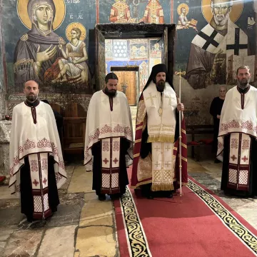 Епископ Пајсије богослужио у Ставропигијалном Манастиру Пећка Патријаршија