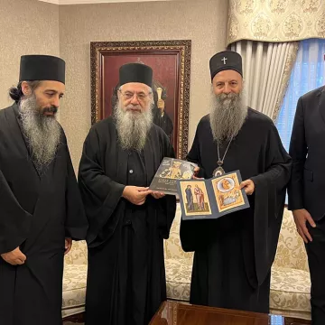 Патријарх Порфирије са јеромонасима из Симонопетре о спомену Деспота Угљеше