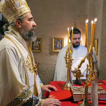 Преосвећени Епископ Методије служио Литургију у Ђурђевим Ступовима
