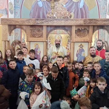 Епископ Методије на Савиндан богослужио у селу Дапсиће