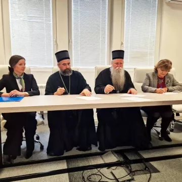 Митрополија црногорско-приморска и Епархија будимљанско-никшићка упутиле божићну донацију за адаптацију дјечијег диспанзера у Никшићу