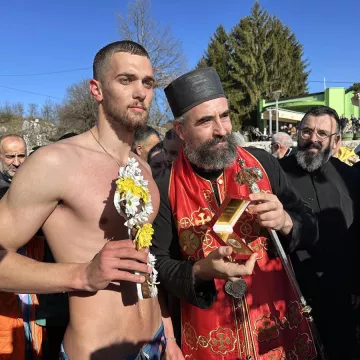 Празник Богојављења и пливање за Часни крст у Никшићу