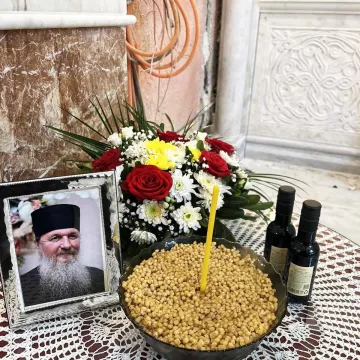 Епископ Методије служио Литургију у беранском Саборном храму и годишњи помен свештенику Драгану РистићуЕпископ Методије служио Литургију у беранском Саборном храму и годишњи помен свештенику Драгану Ристићу