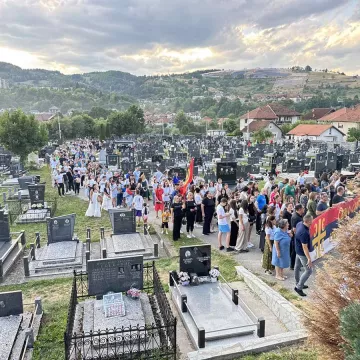 Петровданска Литија у Бијелом Пољу: Литија у граду Мирослављевог јеванђеља окупила велики број вјерника