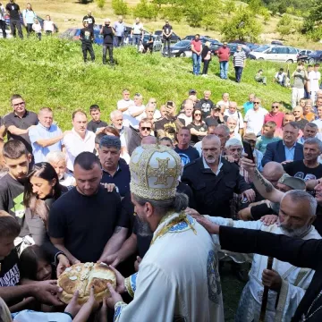 Митрополит Методије служио Литургију у храму, у Горњем Заостру: Цјелокупни српски народ, у својој души и срцу, давно је подигао споменик великом војводи Павлу Ђуришићу