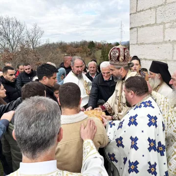 Храм Светог Апостола и Јеванђелисте Матеја на Вилусима прославио своју храмовну славу