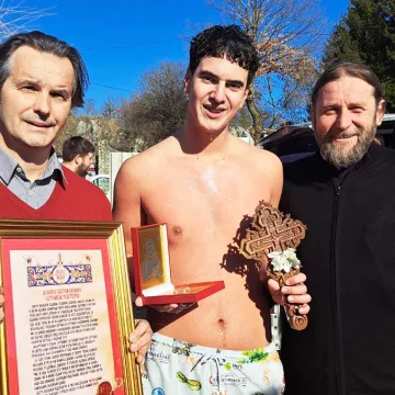 Празник Богојављења и пливање за Часни крст у Никшићу