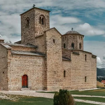 Епископ Методије на Божић богослужи у манастиру Ђурђеви Ступови