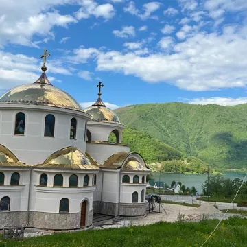 Света Литургија на Лазареву суботу у Плужинама