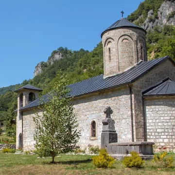 Света Литургија у манастиру Подмалинско