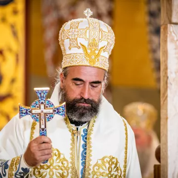 Епископ Методије служи у цркви Светих Јоакима и Ане у Растовцу