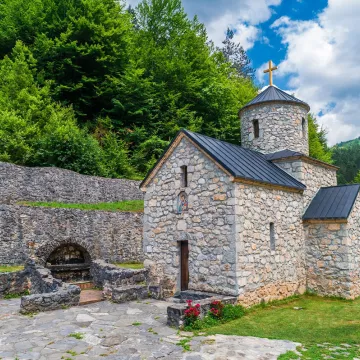 НАЈАВА: Света Архијерејска Литургија у Калудри