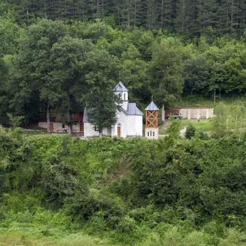 НАЈАВА: Света Архијерејска Литургија у манастиру Шудикова