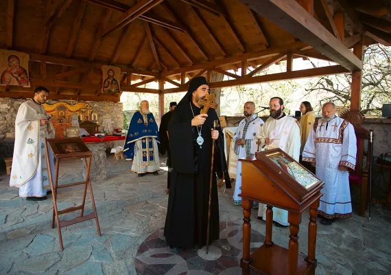 Епископ Методије на литургијском сабрању у манастиру Златеш