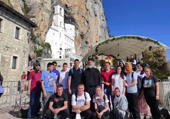 Стазама Радости у Земљи Живих - Прва епизода