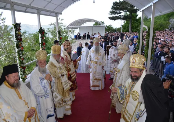 Архијерејска литургија у манастиру Острогу 