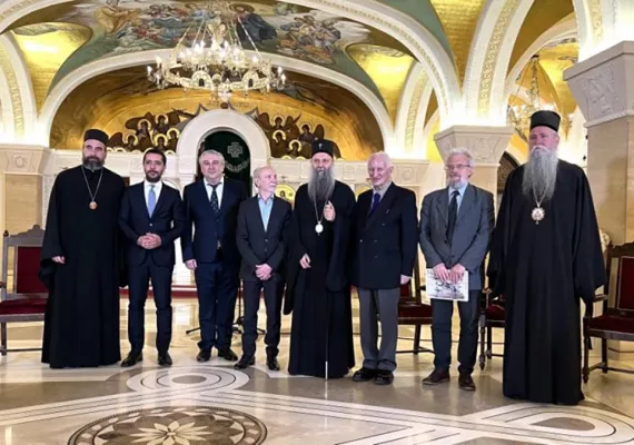 У крипти храма Светог Саве проглашен добитник награде Извиискра Његошева