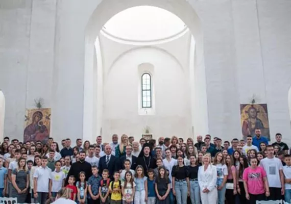 182 стипендије и награде ученицима и студентима из Херцеговине