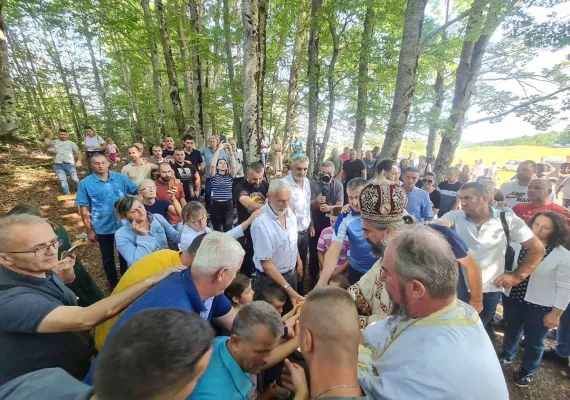 На Илиндан освештано земљиште и постављен крст за нови храм